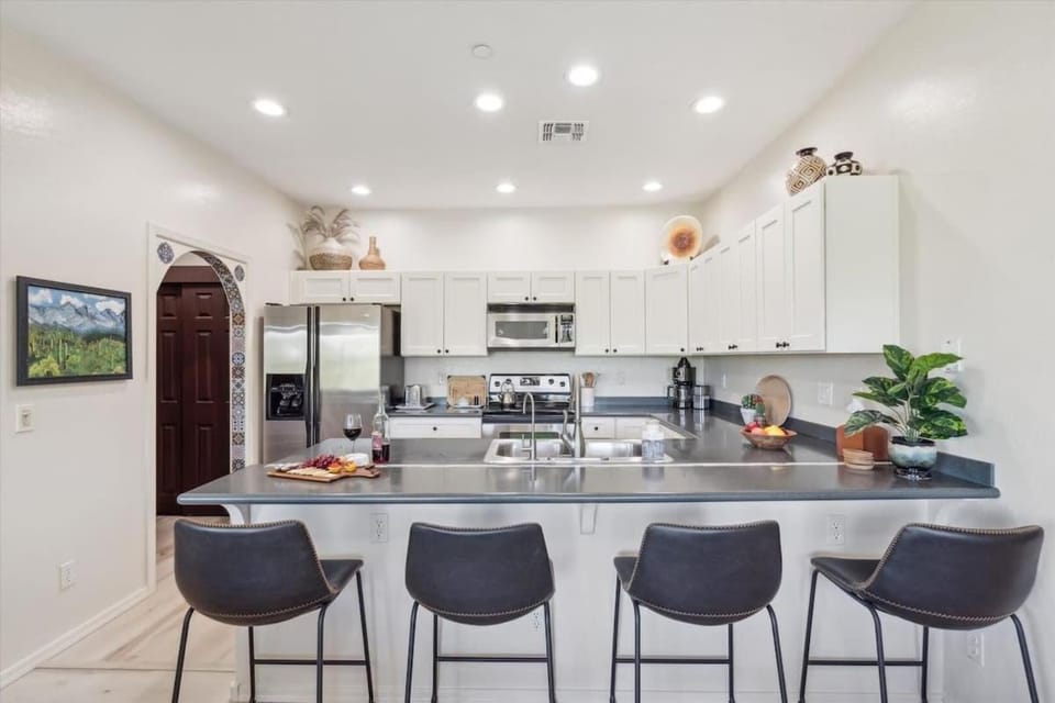 Panorama View - Mountain Views - Community Pool House in Fountain Hills