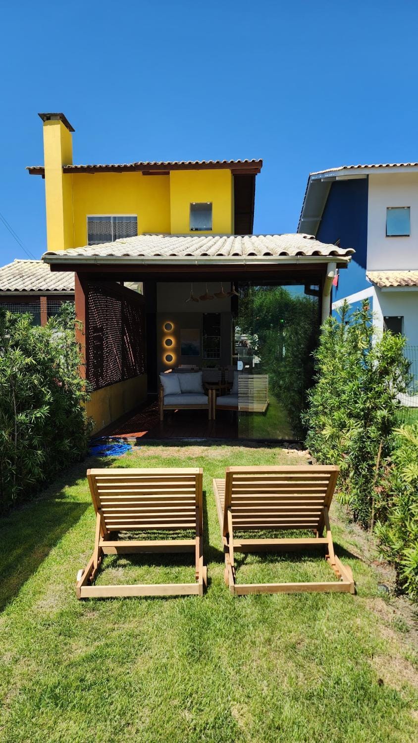 Yellow House - color of the sun on the Mozambican beach House in Florianopolis