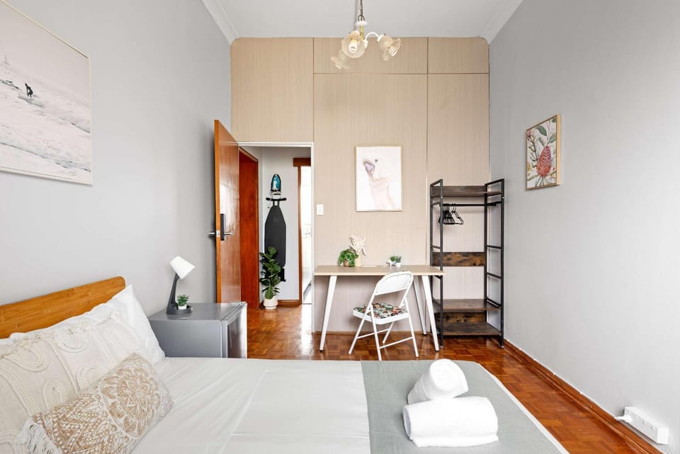 Spacious Ensuite Double Room in Belmore - Near Shops Eateries & More Bed and Breakfast in Sydney