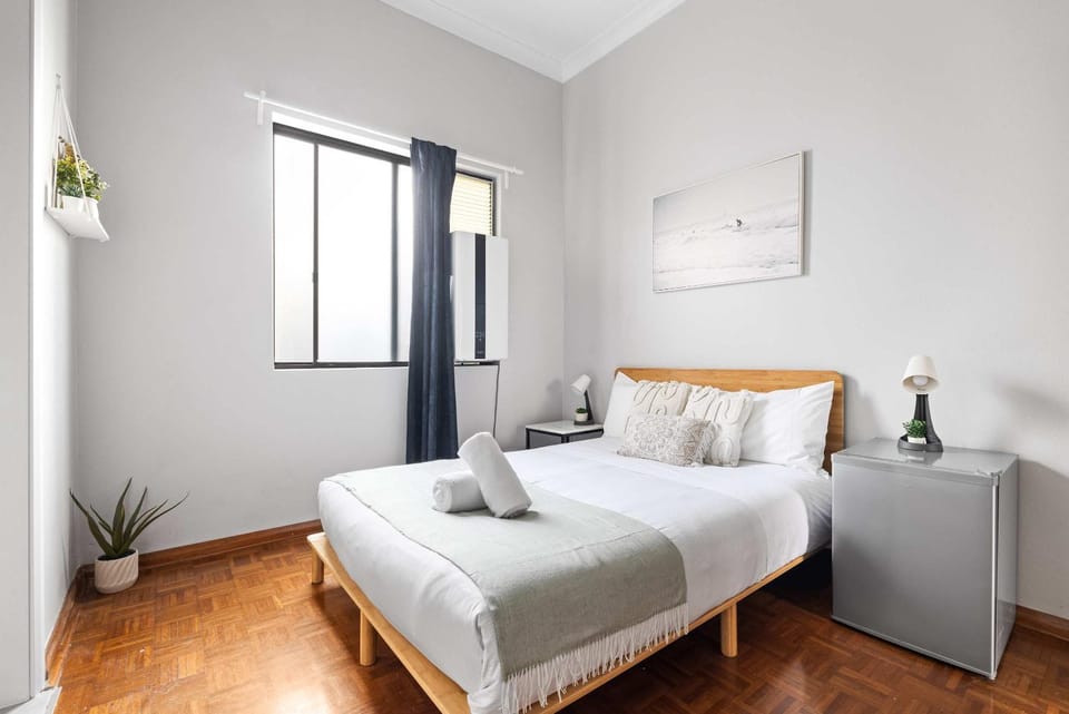 Spacious Ensuite Double Room in Belmore - Near Shops Eateries & More Bed and Breakfast in Sydney