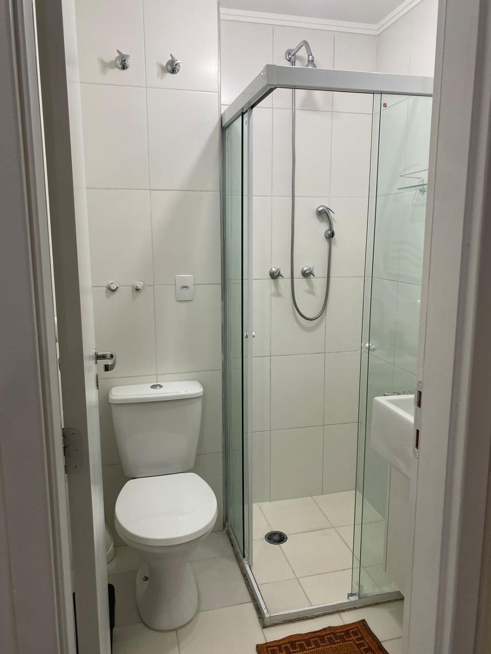 Shower, Toilet
