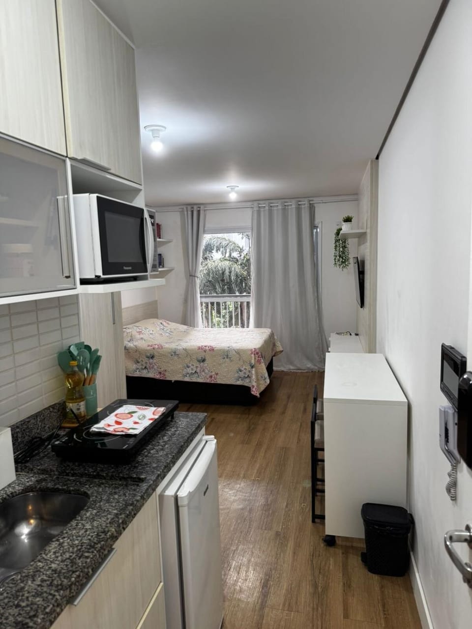 Bed, TV and multimedia, Kitchen or kitchenette, Bedroom