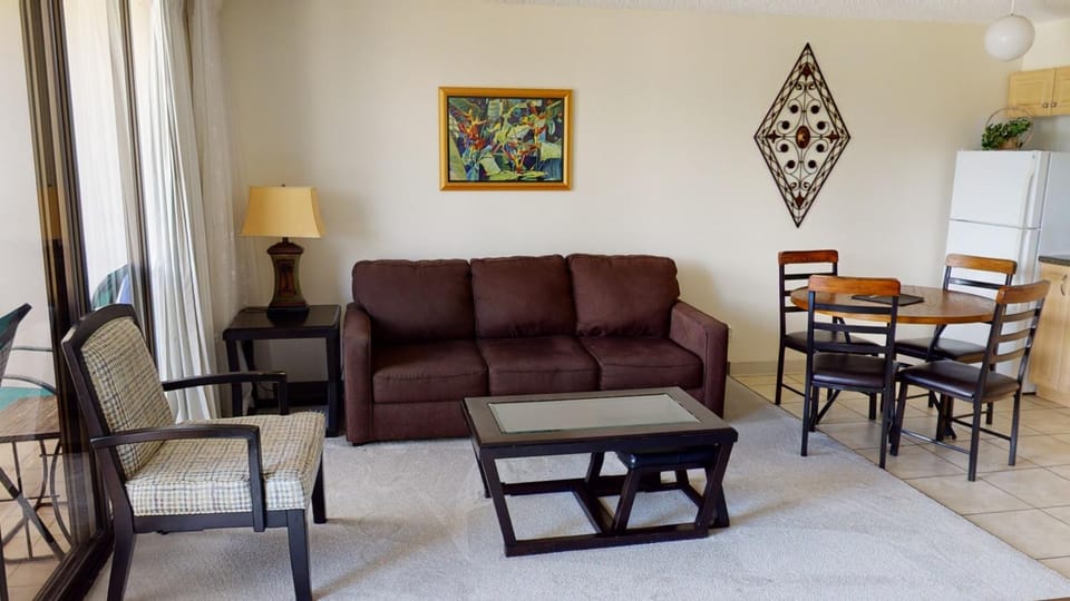 Spacious Waikiki Banyan Condo with Ample Sleeping, Walk to Beach, Great Views and Free Parking (22201) Apartment in Honolulu