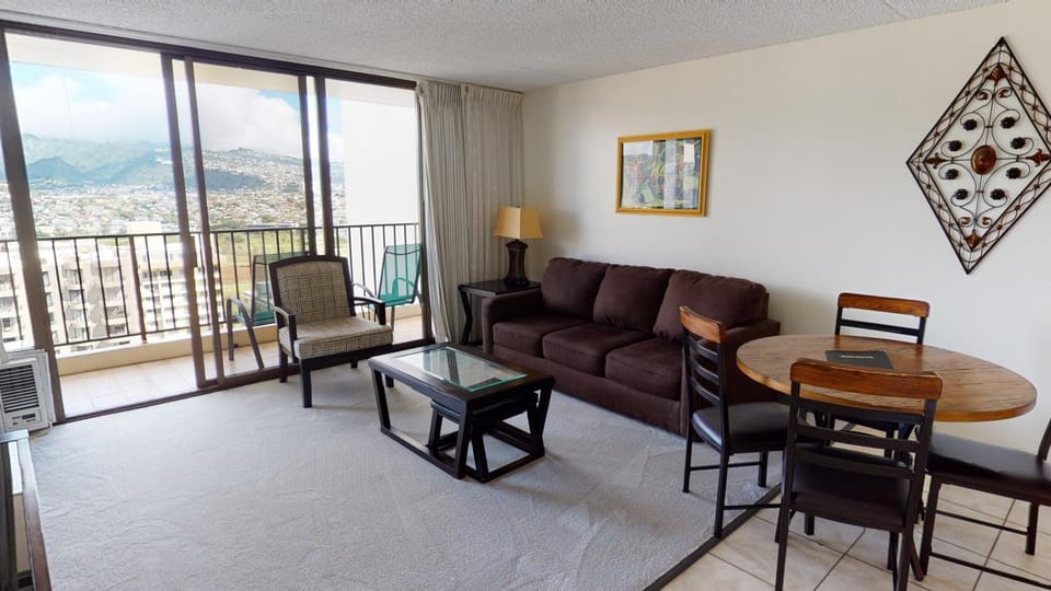 Spacious Waikiki Banyan Condo with Ample Sleeping, Walk to Beach, Great Views and Free Parking (22201) Apartment in Honolulu