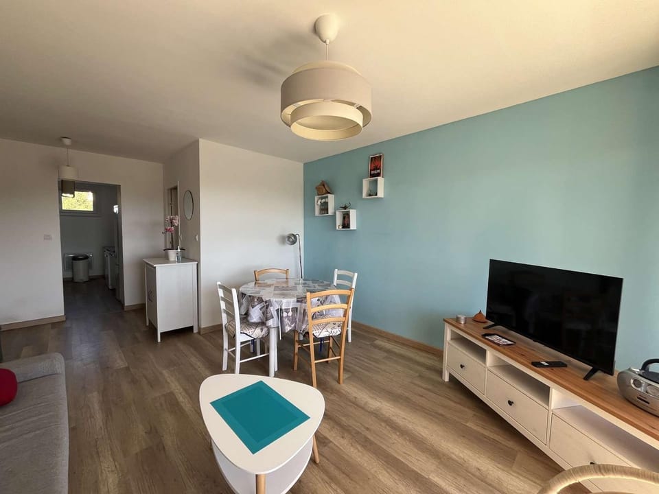 Magnifique T3 Rénové - Terrasse Vue Mer - Parking - FR-1-308-208 Apartment in Le Lavandou