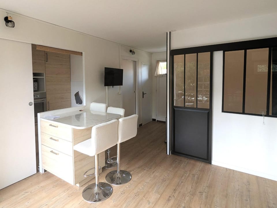 Studio Charmant Proche Plage pour 2 Pers avec Parking - FR-1-420-159 Apartment in Arcachon