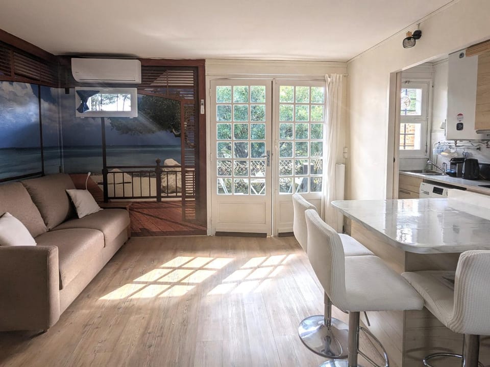 Studio Charmant Proche Plage pour 2 Pers avec Parking - FR-1-420-159 Apartment in Arcachon