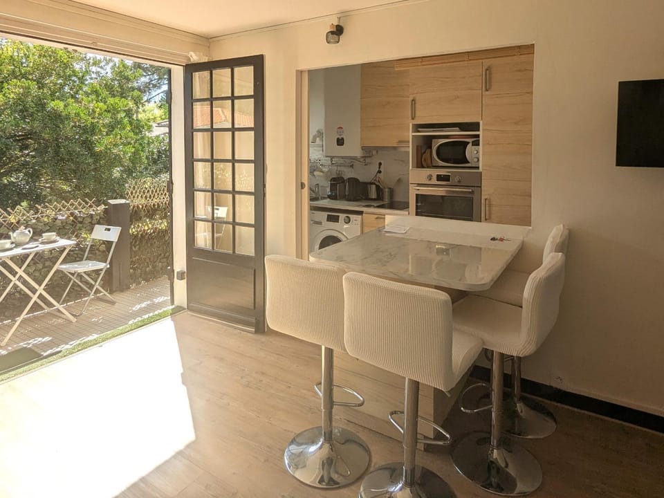 Studio Charmant Proche Plage pour 2 Pers avec Parking - FR-1-420-159 Apartment in Arcachon