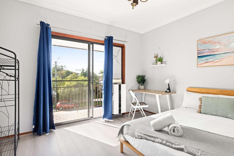 Double Room in Belmore - Ideal Stay with Great Convenience - Shared Bathroom Bed and Breakfast in Sydney