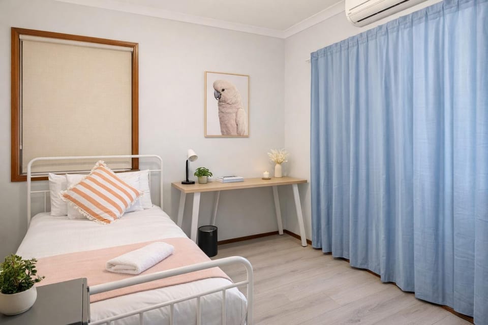 Comfortable Single Room in Convenient Belmore Location - Shared Bathroom Bed and Breakfast in Sydney