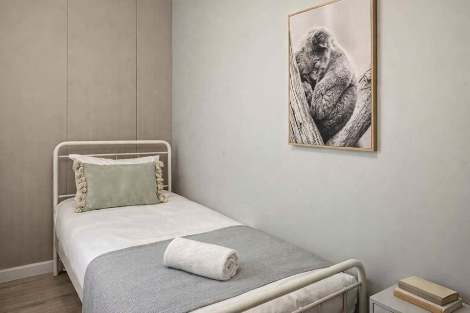 Comfortable Single Room in Convenient Belmore Location - Shared Bathroom Bed and Breakfast in Sydney