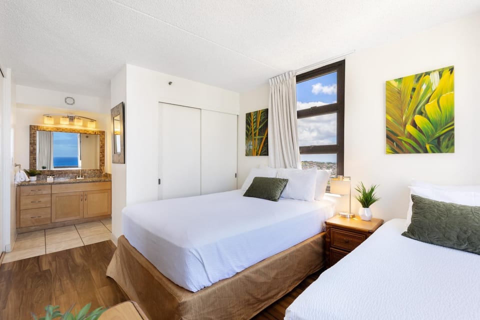 Sky-High Oceanview Escape at Waikiki Banyan with Free Parking (23214) Apartment in Honolulu