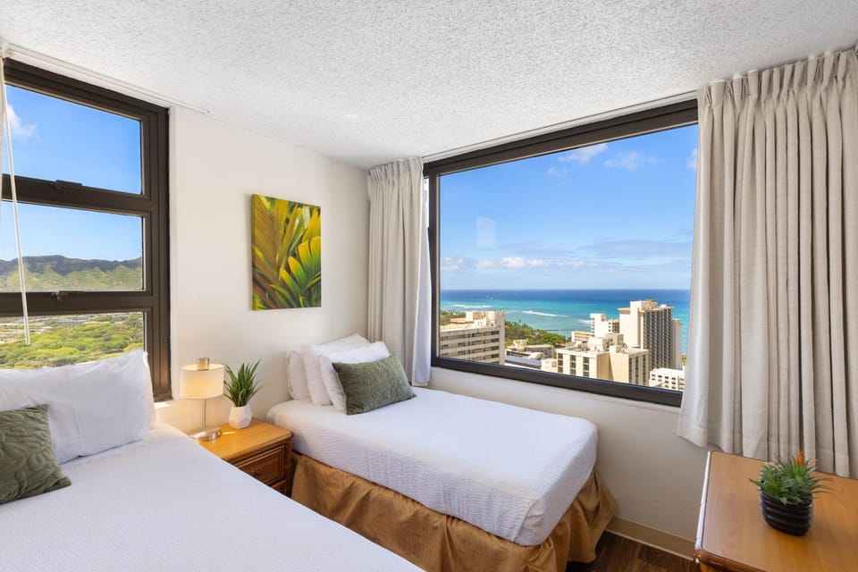 Sky-High Oceanview Escape 3214T2 Apartment in Honolulu