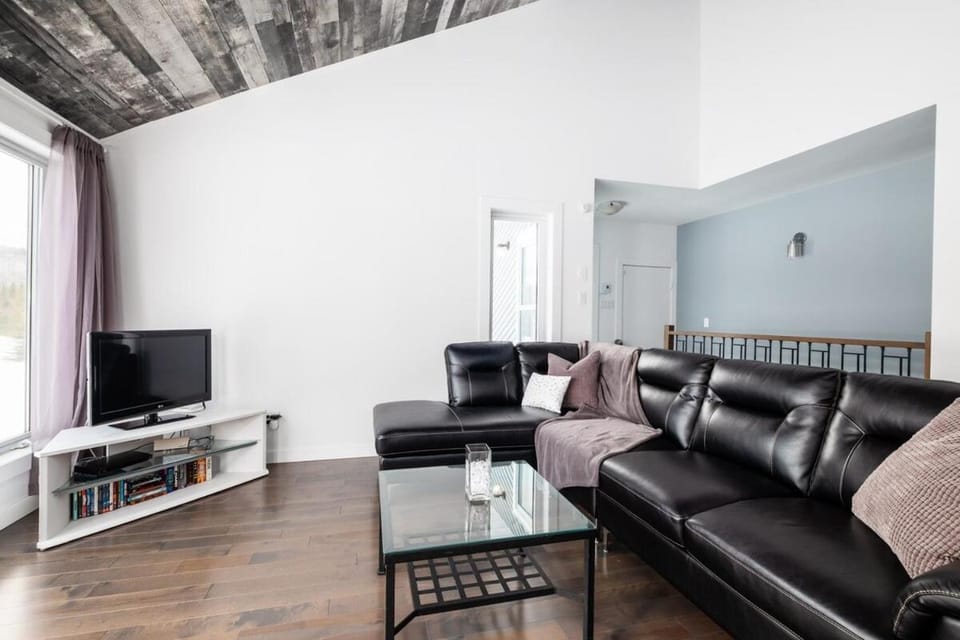 Chalet Bouleau, Spa, Lac, foyer Chalet in Quebec