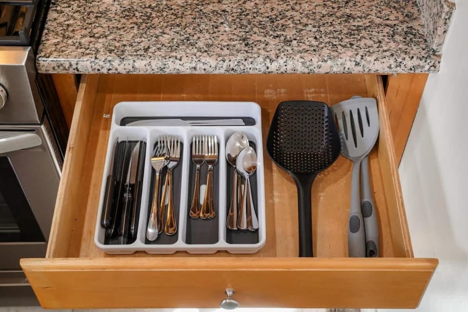 Spacious 3BR, One and a half Bath 2nd Floor in San Francisco Apartment in Bayview