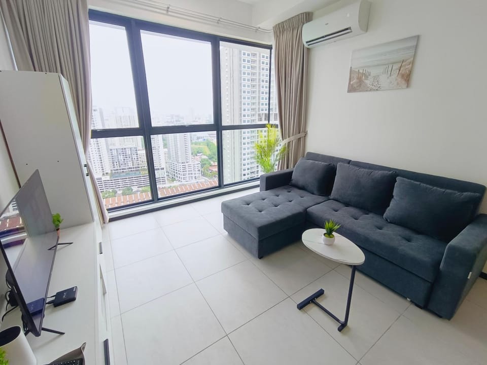 Infinity Pool, Urban Suites, Georgetown, 2 Car Parks by Star Home Apartment in George Town