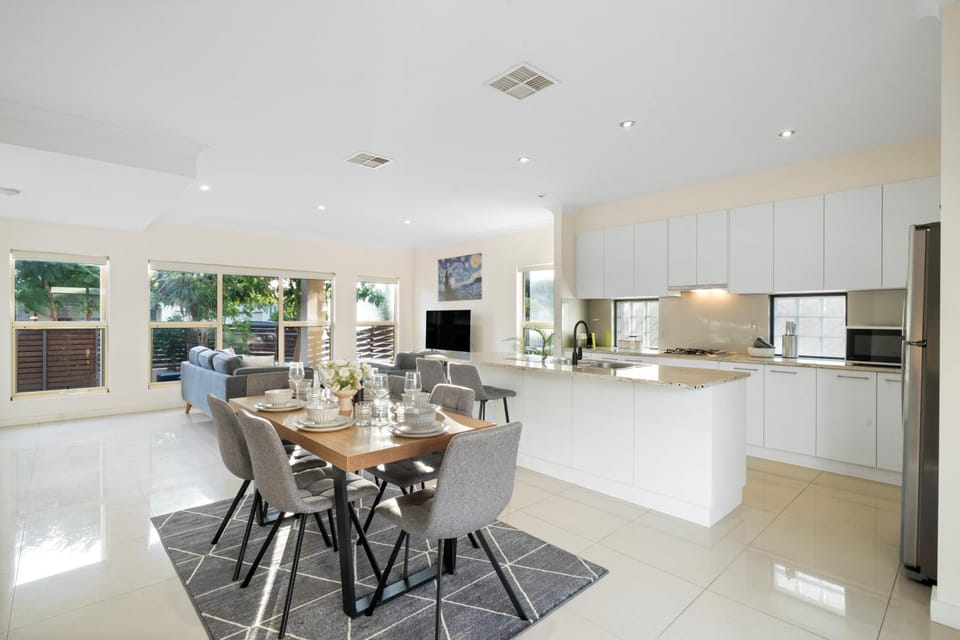 Kitchen or kitchenette, Seating area, Dining area, dishwasher, oven, stove