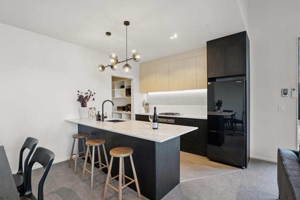 Contemporary 7 Bedroom House with Stunning View House in Queenstown