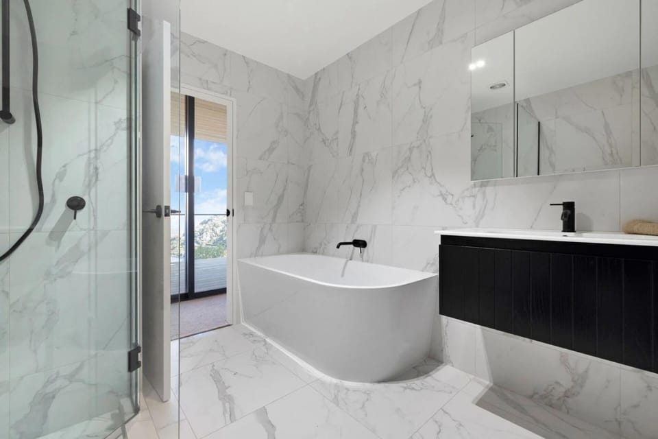 Contemporary 4 Bedroom House with Stunning View House in Queenstown