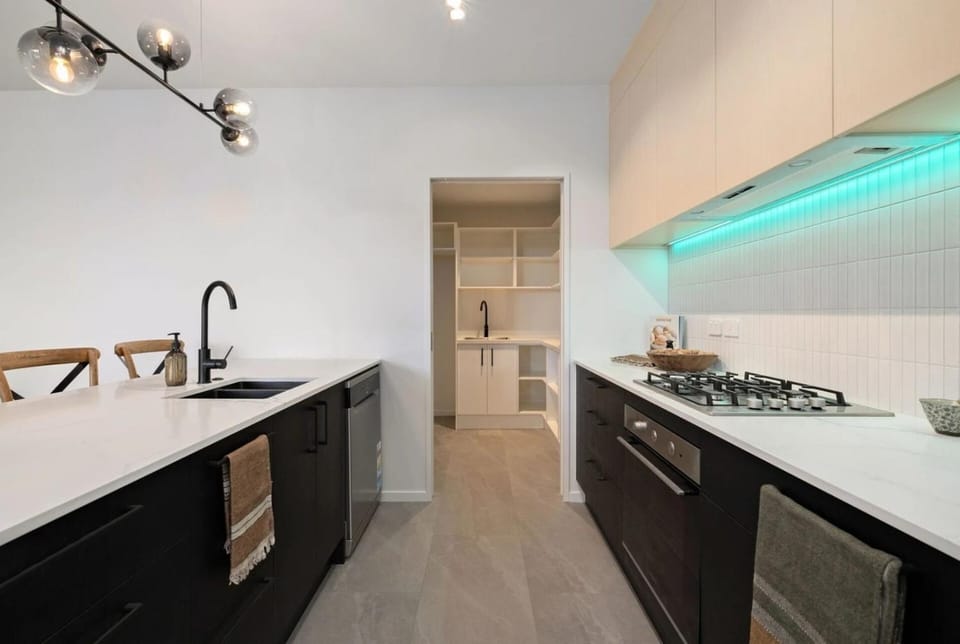 Contemporary 3 Bedroom House with Stunning View House in Queenstown