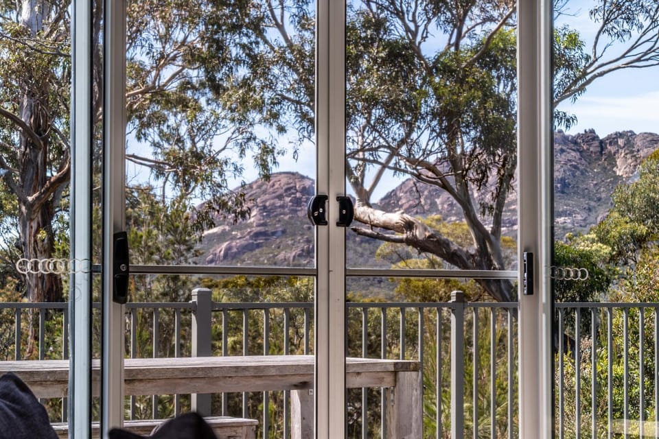 Freycinet Haven- 4-bedroom house at the edge of the National Park & great views of the Hazards! House in Freycinet