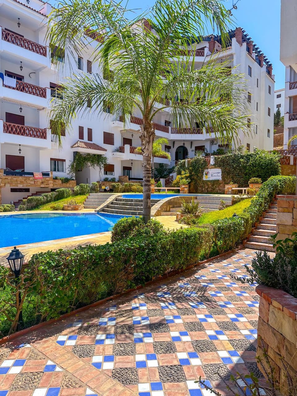 Property building, Garden, Swimming pool