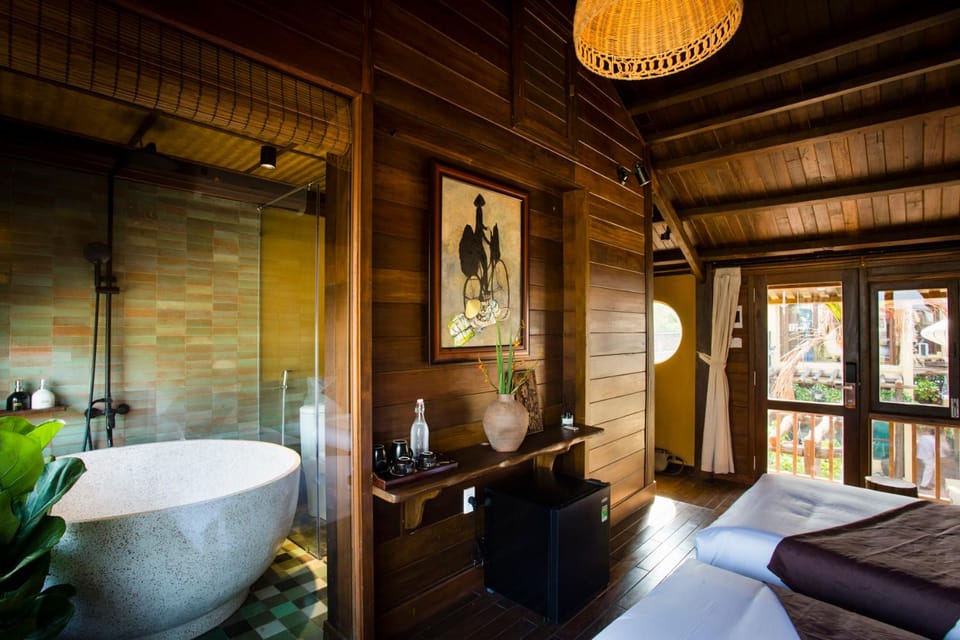 Photo of the whole room, Bath