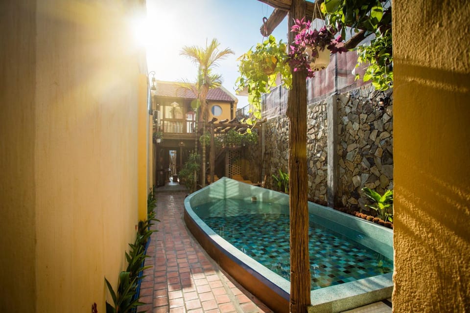 Property building, Hot Tub, Pool view, Swimming pool