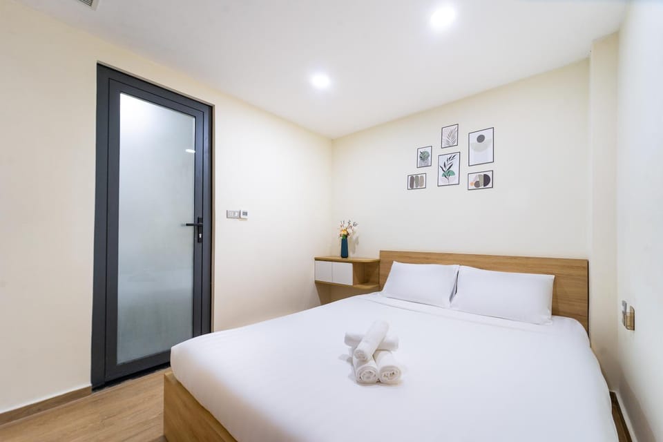 Bed, Bedroom, towels
