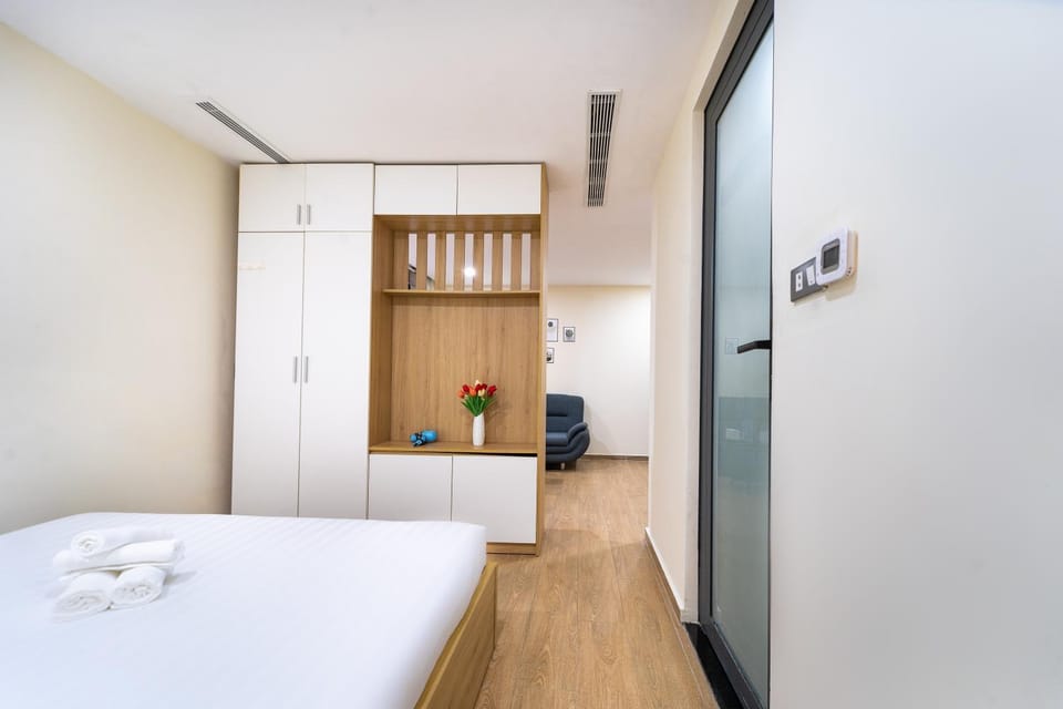 Bed, Bedroom, towels, wardrobe