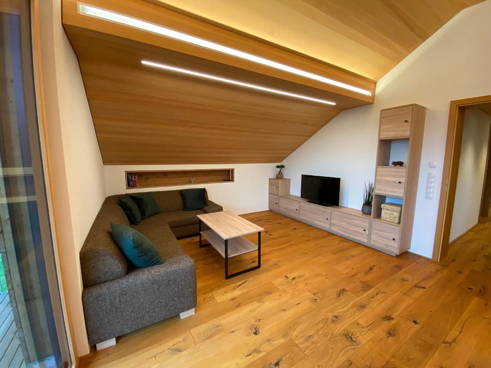 Communal lounge/ TV room, TV and multimedia, Living room, Seating area, Evening entertainment