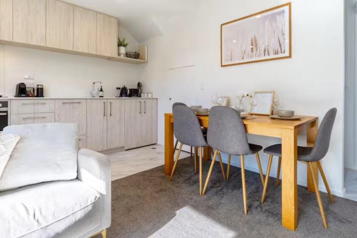 Kitchen or kitchenette, Dining area, toaster