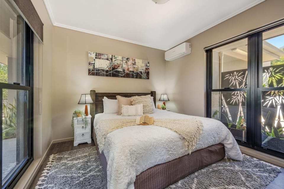Bed, Other, Photo of the whole room, Bedroom, air conditioner