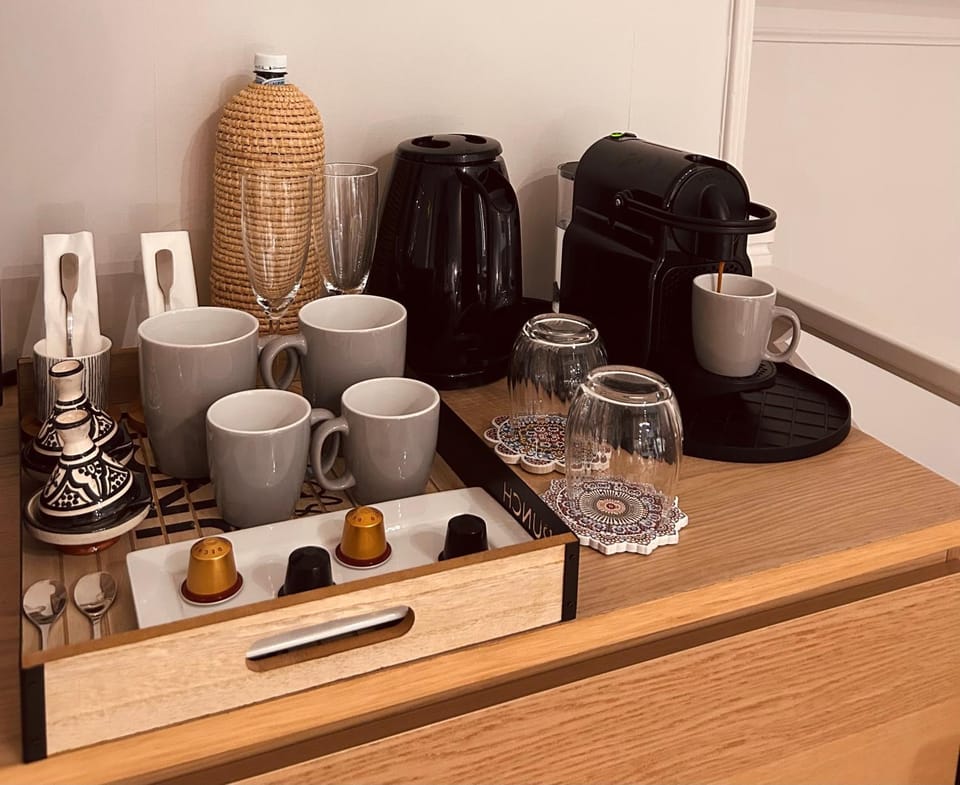 Coffee/tea facilities, Kitchen or kitchenette