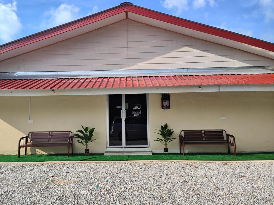 Reds Roomstay Pantai Penarik 2 Motel in Terengganu, Malaysia