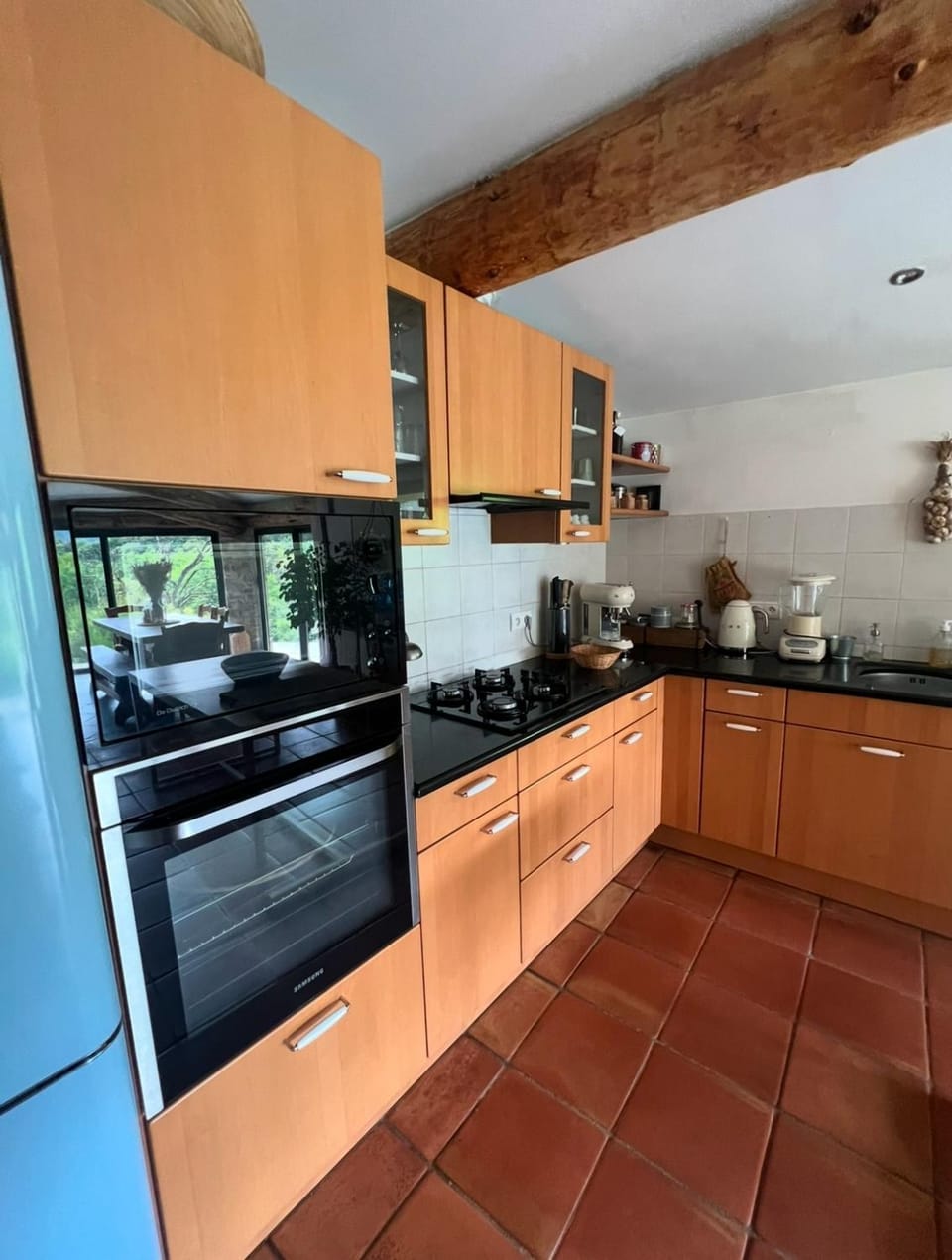 Kitchen or kitchenette, dishwasher, stove