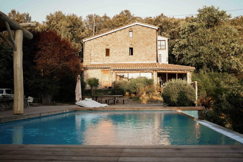 Property building, Day, Pool view, Swimming pool