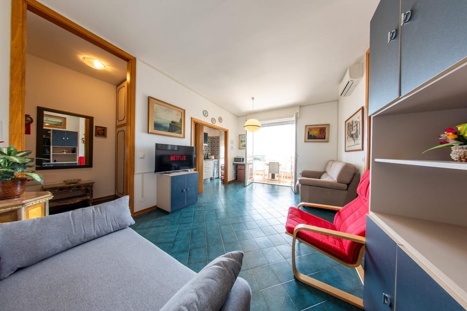 Communal lounge/ TV room, TV and multimedia, Kitchen or kitchenette, Living room, Seating area, Evening entertainment