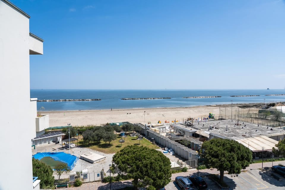 Nearby landmark, Day, Neighbourhood, Natural landscape, Bird's eye view, Beach, Evening entertainment, City view, Sea view, Location