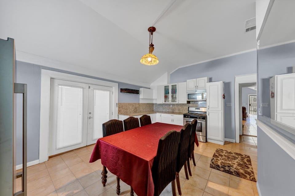 Dining area, kitchen
