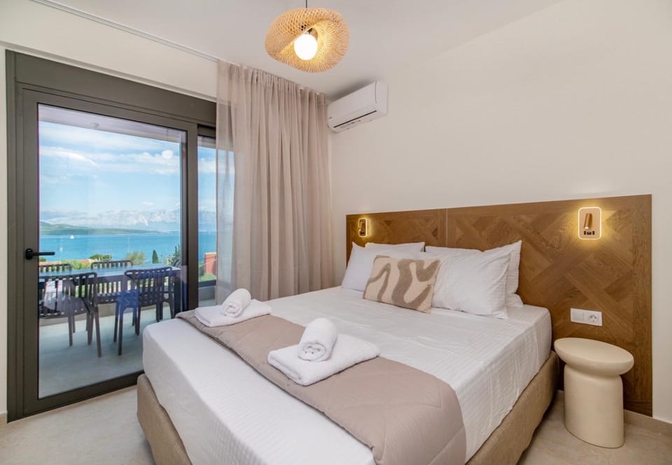 Photo of the whole room, Bedroom, Sea view