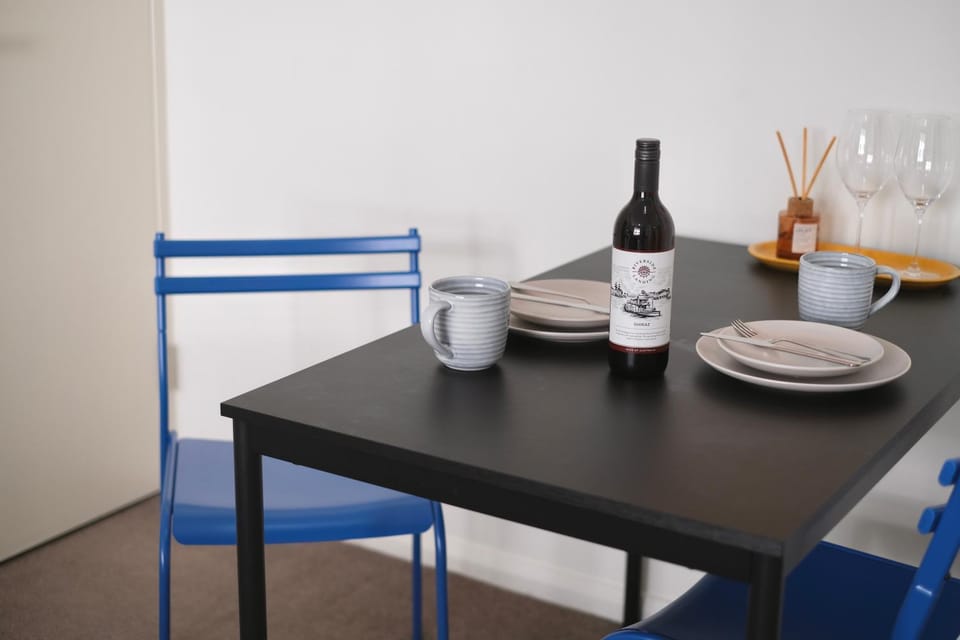 Super Convenient 1BR Apt Free Parking & study Apartment in Sydney
