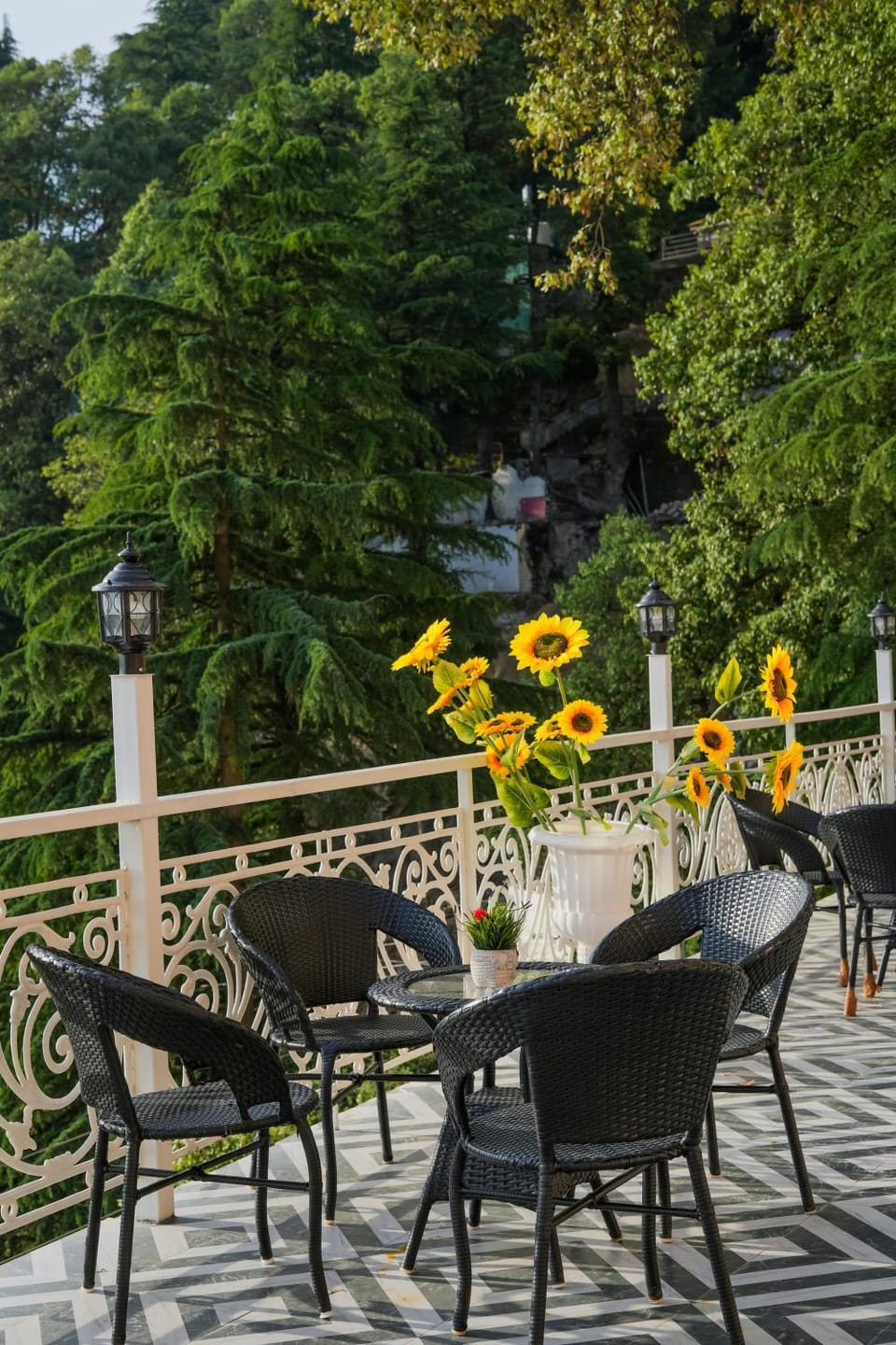 Restaurant/places to eat, Balcony/Terrace, Dining area