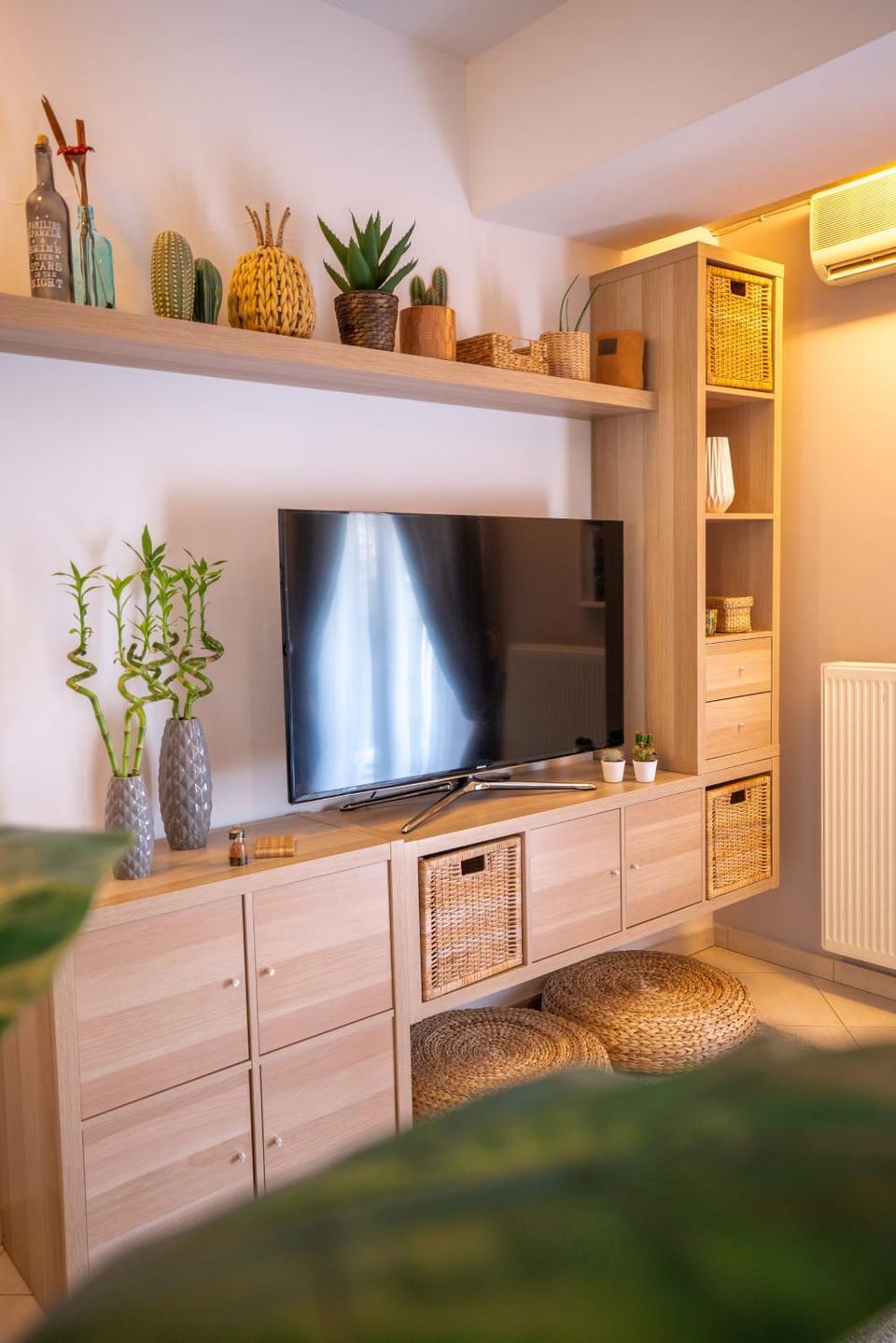 TV and multimedia, Seating area