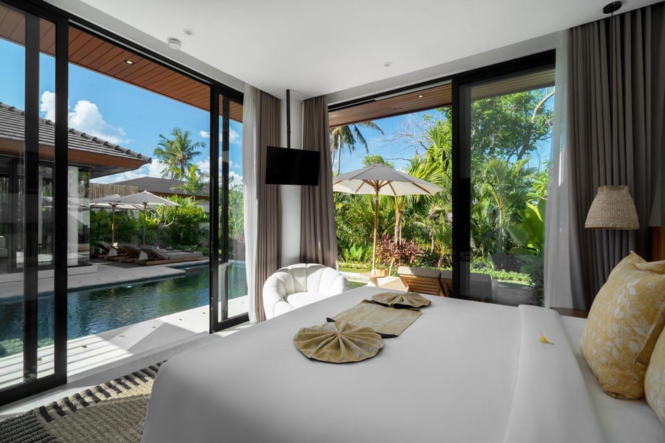 Bed, TV and multimedia, View (from property/room), Bedroom, Swimming pool, internet, air conditioner
