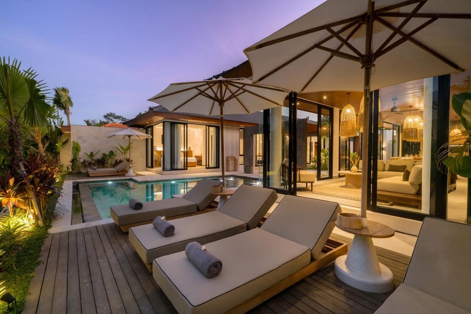 View (from property/room), Swimming pool, sunbed