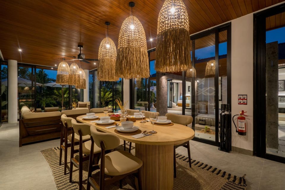 View (from property/room), Seating area, Dining area