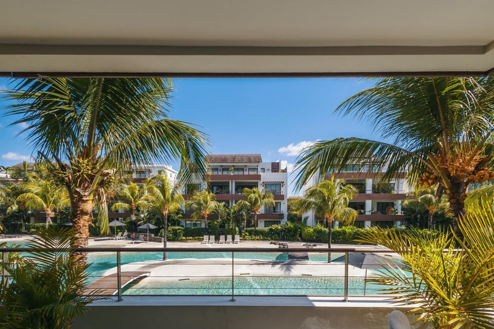 Day, Pool view, Swimming pool, sunbed