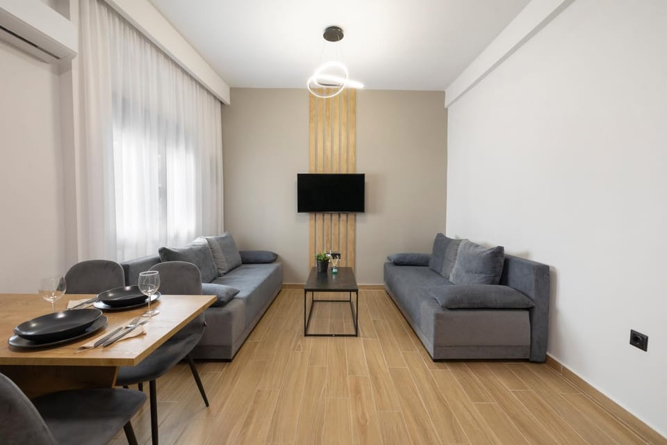 TV and multimedia, Living room, Seating area, Dining area, internet, air conditioner