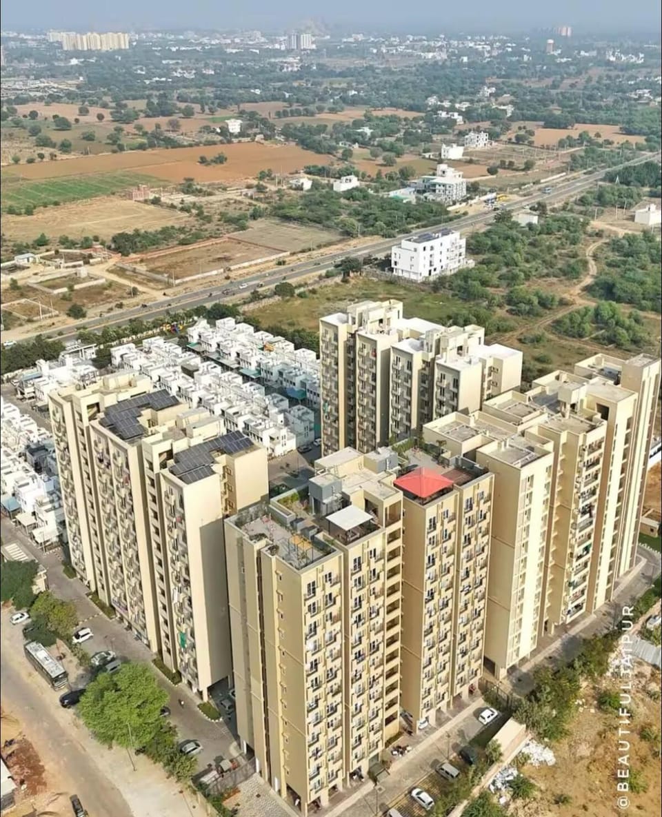 Property building, Bird's eye view, Street view, Location